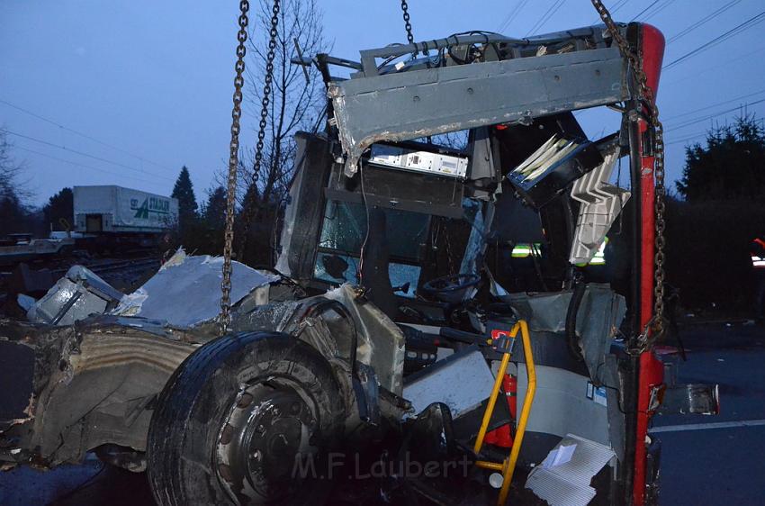 Schwerer VU Bus Zug Düsseldorf P539.JPG